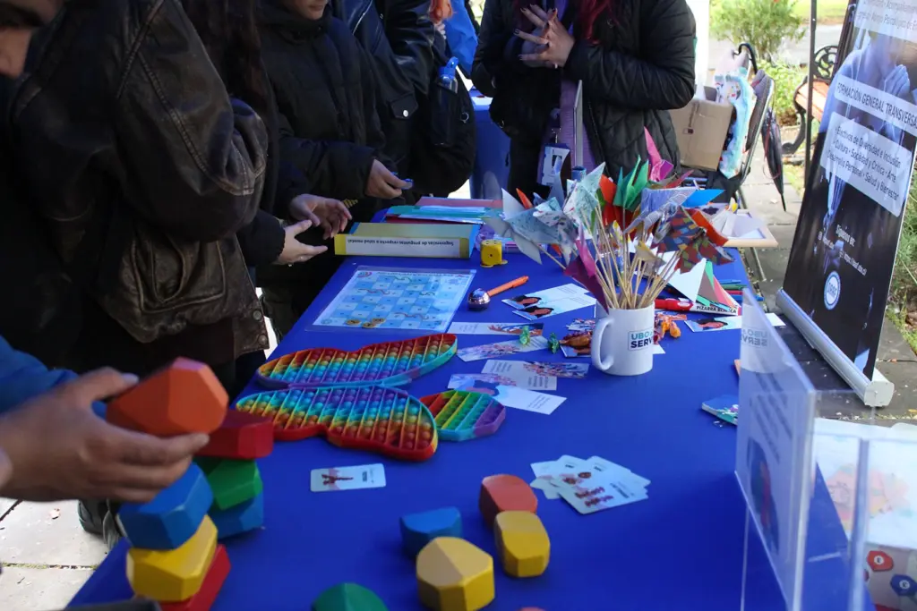 Universidad Bernardo O’Higgins realiza con éxito la Feria de Salud Mental 2024